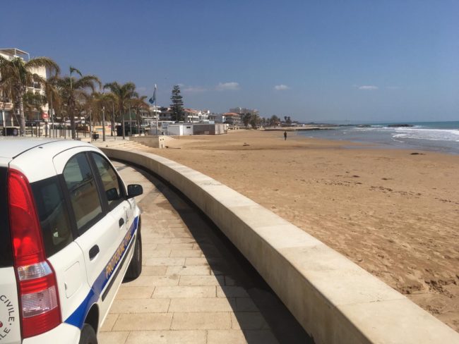 Ragusa, controlli anti-Coronavirus e prevenzione: 14 denunce, messaggio multilingue per invitare i cittadini a rimanere in casa