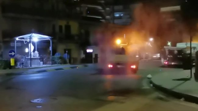 Coronavirus, la sanificazione delle strade di Palermo