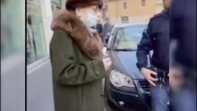 Coronavirus, 90enne chiama polizia: ‘Aiutatemi non ho piu’ un euro’