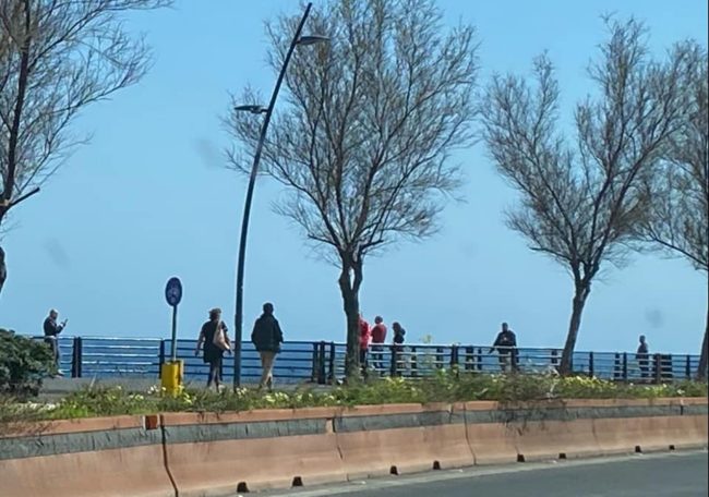 Lungomare di Catania chiuso al traffico: controlli massicci per evitare assembramenti
