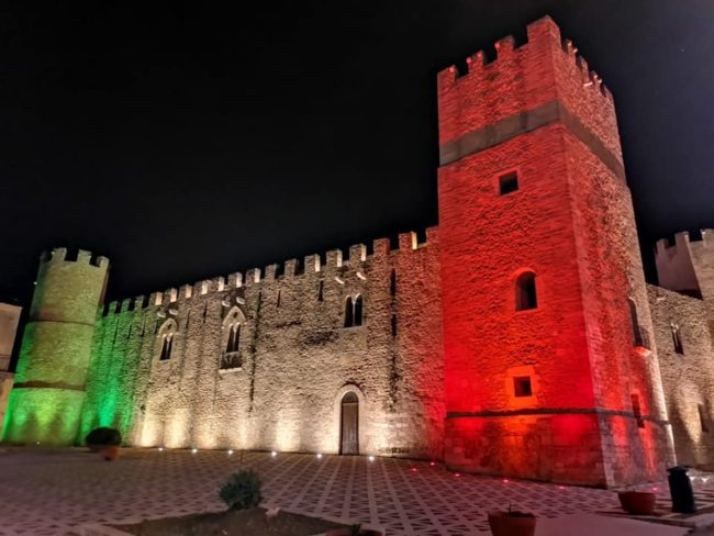 Sicilia, il tricolore contro il Coronavirus: palazzi illuminati con i colori della bandiera