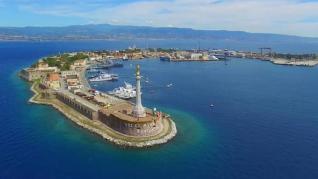 Restrizione sui trasporti da e per la Sicilia, Musumeci: “Stretto di Messina scoperto, solo una pattuglia”