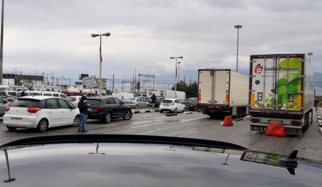 Boom di macchine verso la Sicilia, Reggio Calabria sommersa. Parla il sindaco Falcomatà