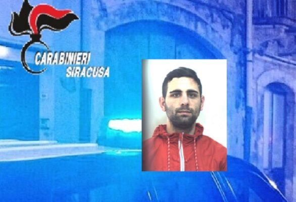 Evade dai domiciliari per passeggiare in strada, in manette 26enne