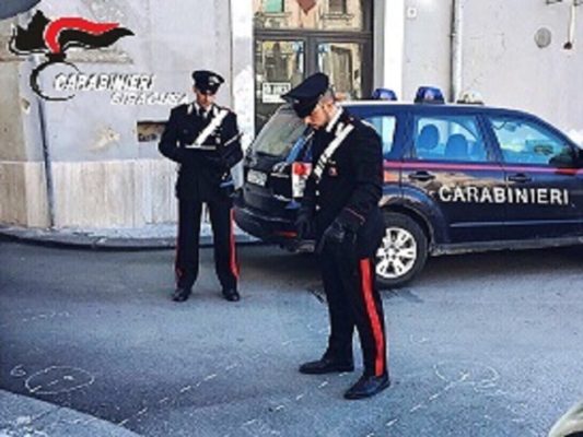 Litiga con un uomo e lo prende a coltellate: in manette 24enne