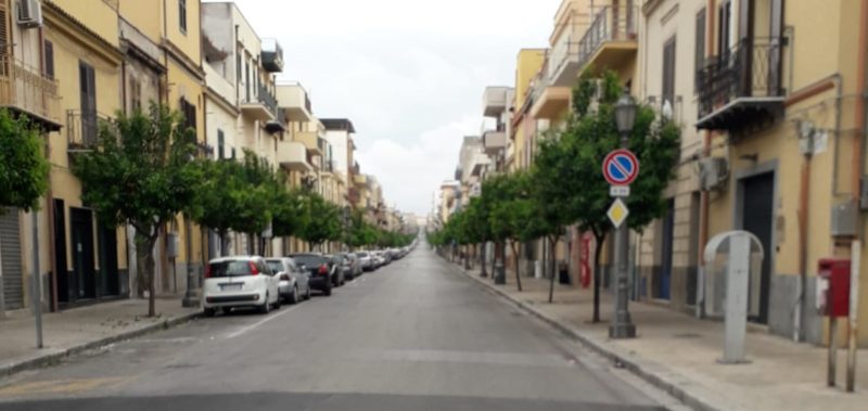 Controlli, sub non autorizzato e venditore ambulante sorpresi in giro senza valido motivo: denunciati