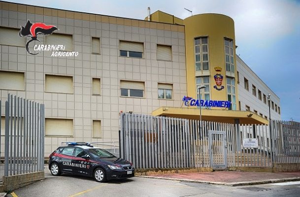 Ferì coetaneo alla gola e tentò rapina in tabaccheria, malvivente 26enne incastrato dai carabinieri