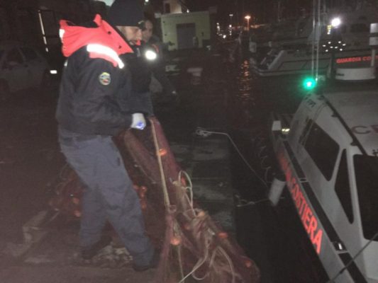 Pesca illegale nel Catanese, sequestrati oltre 400 metri di rete da pesca nell’Isola dei Ciclopi