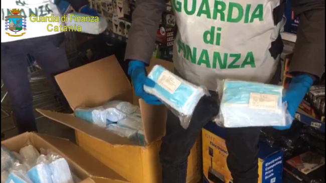 Coronavirus, mascherine D.P.I non sicure nel Catanese: sequestrati 10mila articoli