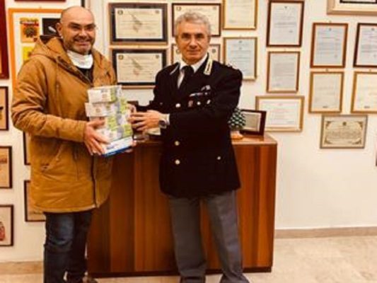Catania, emergenza Coronavirus: tre ditte donano mascherine alla polizia