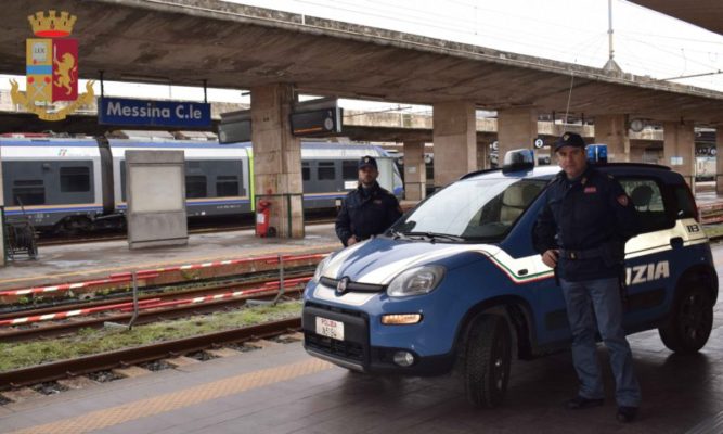 Ladri alla stazione dei treni, provano a portare via del rame: scattano le manette