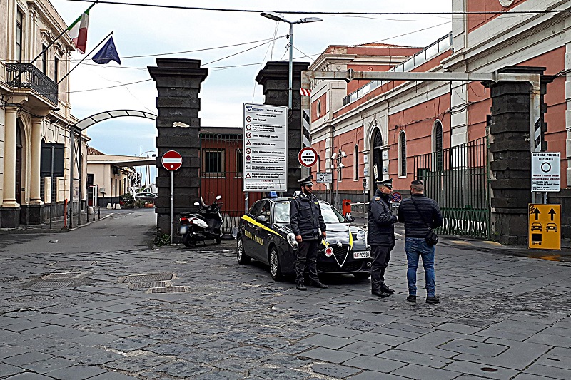 Blitz al porto di Catania: nel mirino tre parcheggiatori abusivi, denunciati