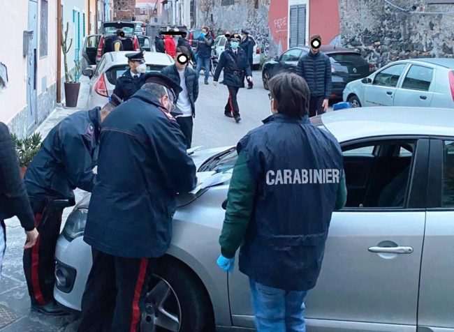 Coronavirus, a San Cristoforo “riunione” per consumare spinello e balli in strada: 36 denunce
