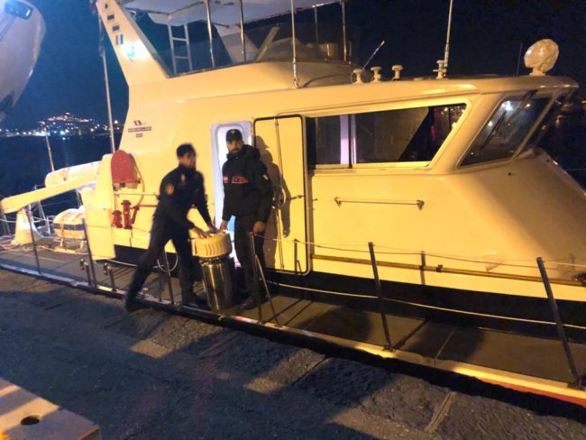 Eolie, il marito malato ha bisogno di bombole d’ossigeno: anziana chiede aiuto, forze dell’ordine intervengono