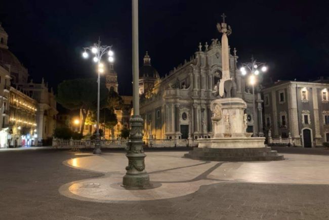 Catania, effetto Coronavirus: strade deserte e locali chiusi – FOTO