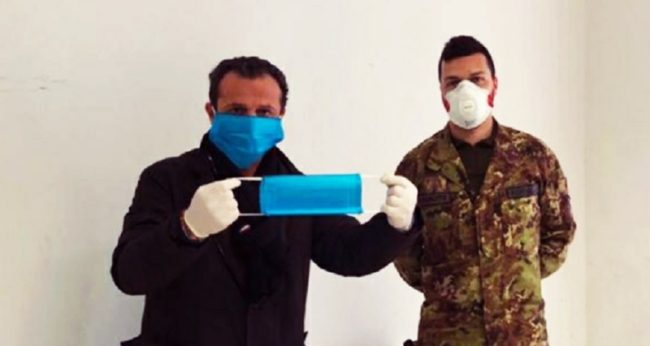 Messina, il Governo delegittima la distribuzione gratuita delle mascherine fai da te. De Luca: “Perché non le garantite voi”