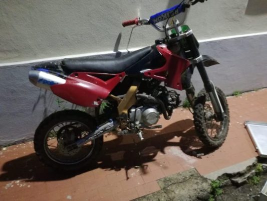 Motocross in collina nonostante la quarantena: giovani denunciati, mezzi sequestrati