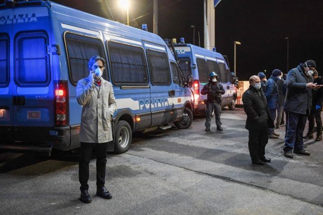 Rientri in Sicilia tra polemiche e appelli, 150 residenti scortati dalle autorità calabresi fino a Messina