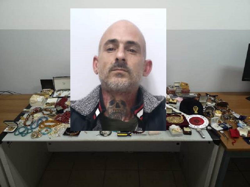 Ruba monili in un appartamento approfittando di un ponteggio, arrestato Massimiliano Riani