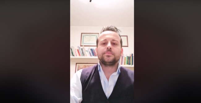 Covid-19, rimprovero via Facebook del sindaco fa il giro del web: “Come andrà tutto bene se ogni giorno escono tante persone?”