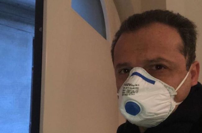 Messina, De Luca furioso annuncia Zona Rossa: “Chiudo tutto, neanche la scusa di uscire per fare la spesa”