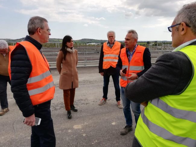 Autostrada Siracusa-Gela, Falcone in sopralluogo con Cannata: “I lavori procedono come da programma”