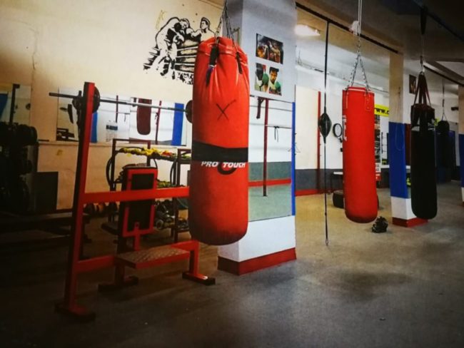Anomala fuoriuscita di liquami da un cantinato: nel mirino una palestra