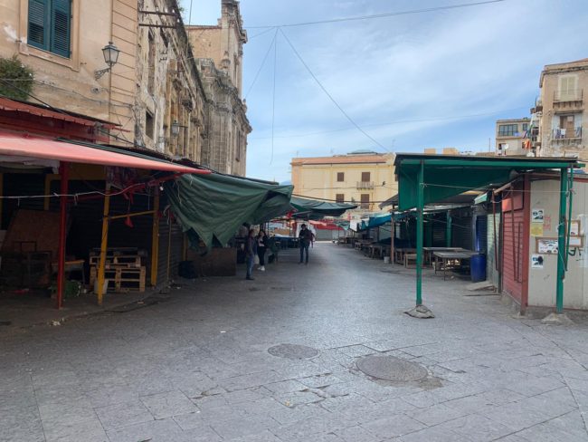 Covid-19, controlli volti a verificare il rispetto dei decreti: coinvolto anche il mercato ortofrutticolo