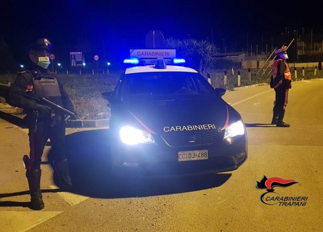 Inosservanza decreto anti Coronavirus, bevono alcolici in centro: denunciate 4 persone