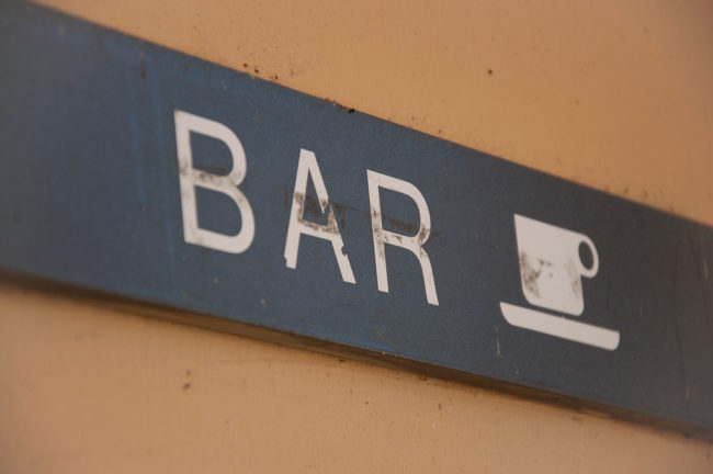 Rapina con spaccata in un bar di via Roma, arrestati due giovanissimi: “bottino” di soli 100 euro