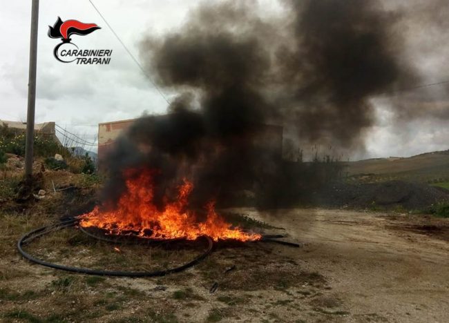 Combustione illecita di rifiuti: carabinieri denunciano un 66enne