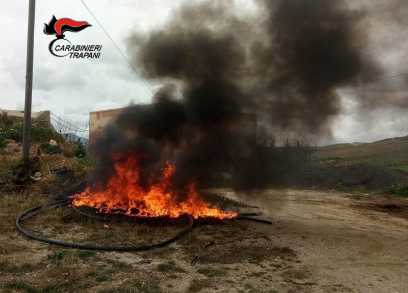 Combustione illecita di rifiuti: carabinieri denunciano un 66enne