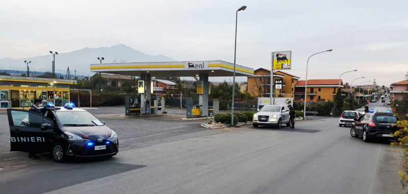 Colazione in un’area di rifornimento sulla SS 114 tentando la fortuna con i gratta e vinci: denunciati