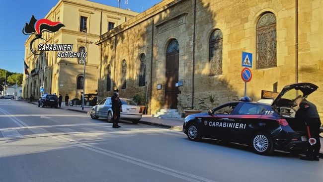 In giro per la città nonostante le misure di contrasto al Coronavirus, pregiudicati sorpresi dai carabinieri