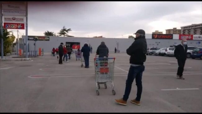 Coronavirus, code ai supermercati a Palermo