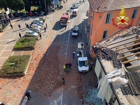 A Bergamo “piove sul bagnato”, esplosione in una palazzina: un morto e due feriti
