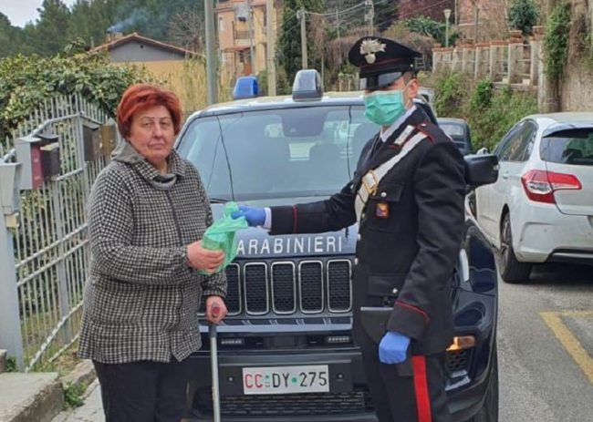 Nessuno può andare a ritirare il farmaco per lei: 73enne “salvata” dai carabinieri