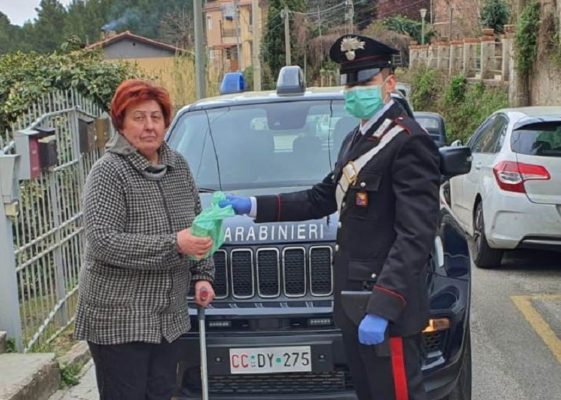 Nessuno può andare a ritirare il farmaco per lei: 73enne “salvata” dai carabinieri