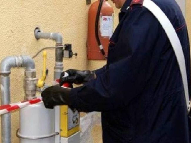 Appropriazione indebita di metano nel Catanese, scattano i controlli: denuncia per una donna