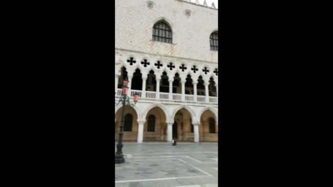 Coronavirus, Piazza San Marco a Venezia deserta