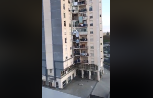 Coronavirus, anche a Catania il flashmob musicale che unisce l’Italia: “Avete portato un sorriso in casa”