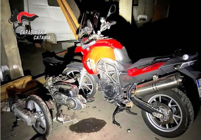 Catania, deposito illegale di moto rubate in via Saverio Fiducia: 16enne in manette, due minori denunciati