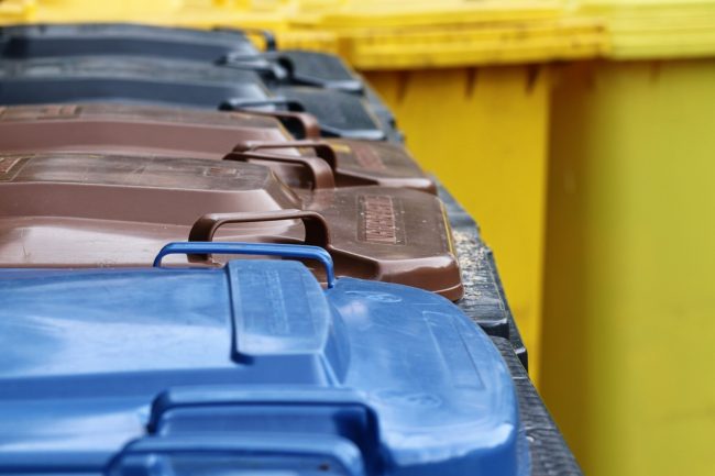 Discarica “a cielo aperto” in prossimità della spiaggia, arriva l’aggiornamento: spazzatura rimossa
