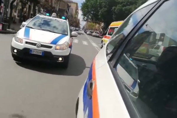 Coronavirus a Catania, Protezione civile diffonde messaggio del Comune in strada con megafono