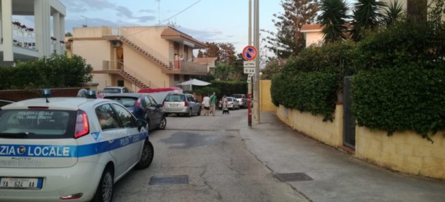 Beccato su una panchina, “Non devo dare conto a voi”: 50enne arrestato per violazione Covid-19