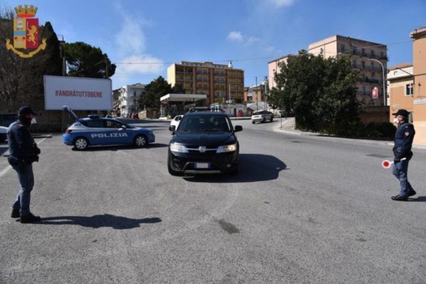 Esce di casa per andare dalla fidanzata e la macchina prende fuoco: denunciato