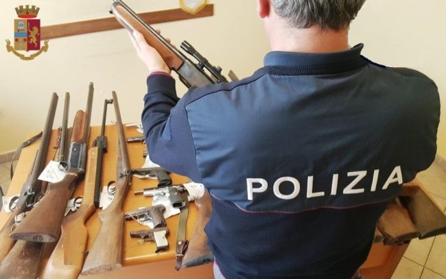 Rottamazione armi, oltre 300 tra fucili e pistole ritirate: i DETTAGLI della normativa per la detenzione legale