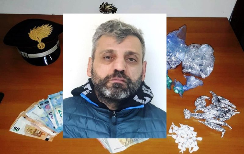 Catania, i domiciliari lo annoiano e ricomincia a spacciare: detenuto trovato con droga e soldi in via Capo Passero