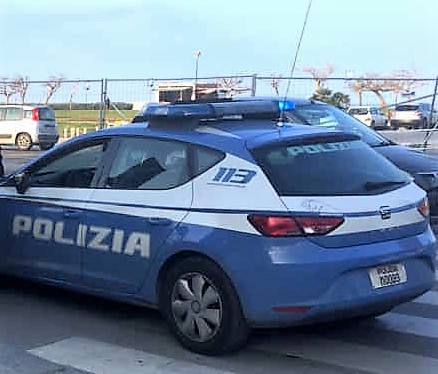 Violenta rapina: calci, pugni e coltellate a un pescatore. Arrestato 29enne