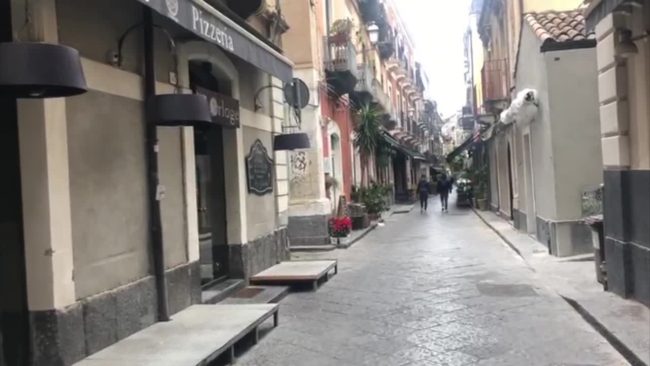 Coronavirus, Catania deserta e file nei supermercati